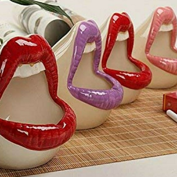 KK Lips Other - ashtray 💋 lips